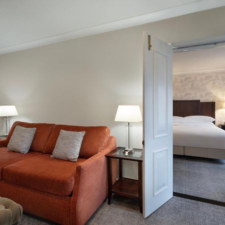 Delta Hotels By Marriott Tudor Park Country Club Мейдстон Экстерьер фото