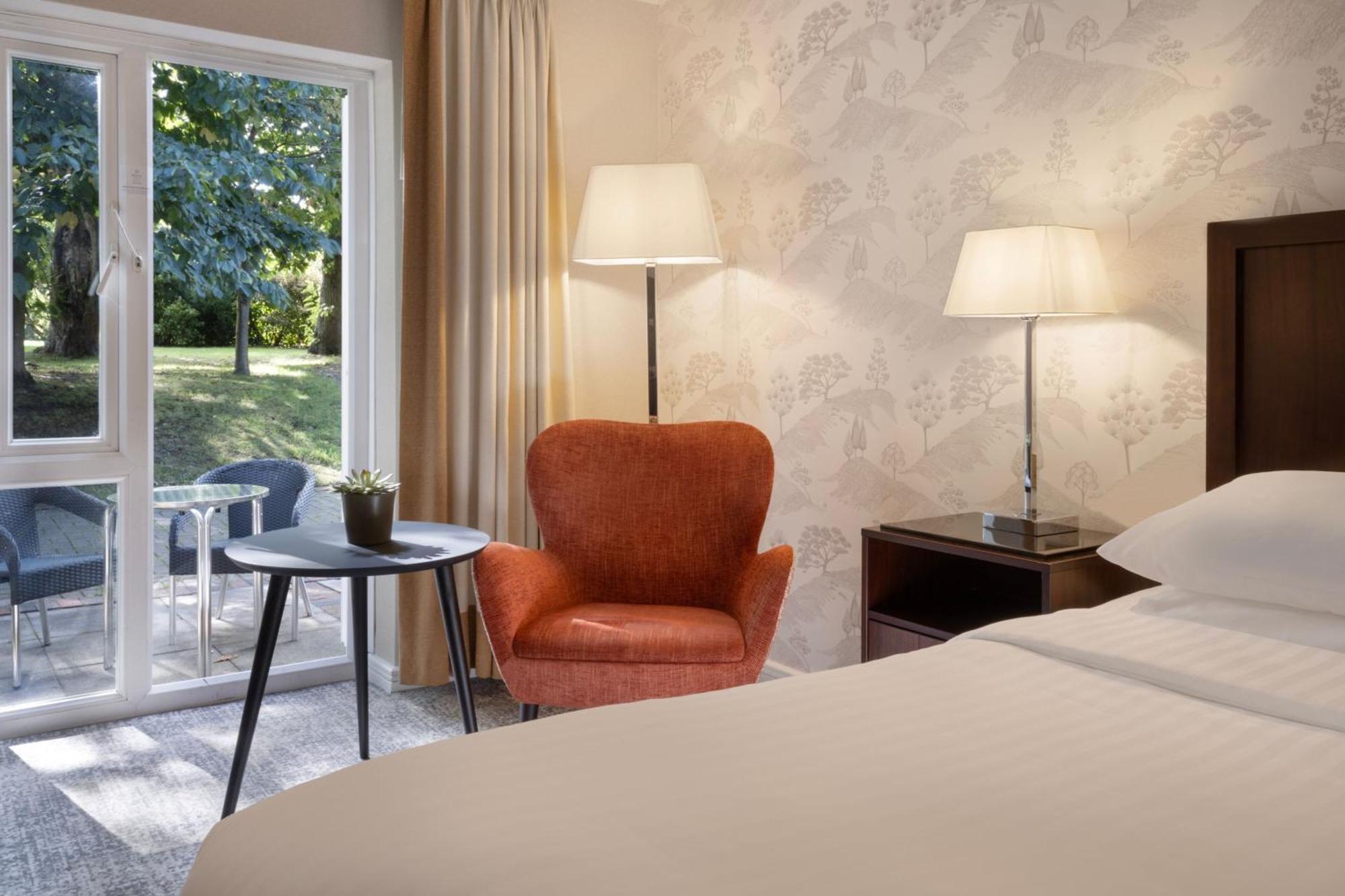 Delta Hotels By Marriott Tudor Park Country Club Мейдстон Экстерьер фото