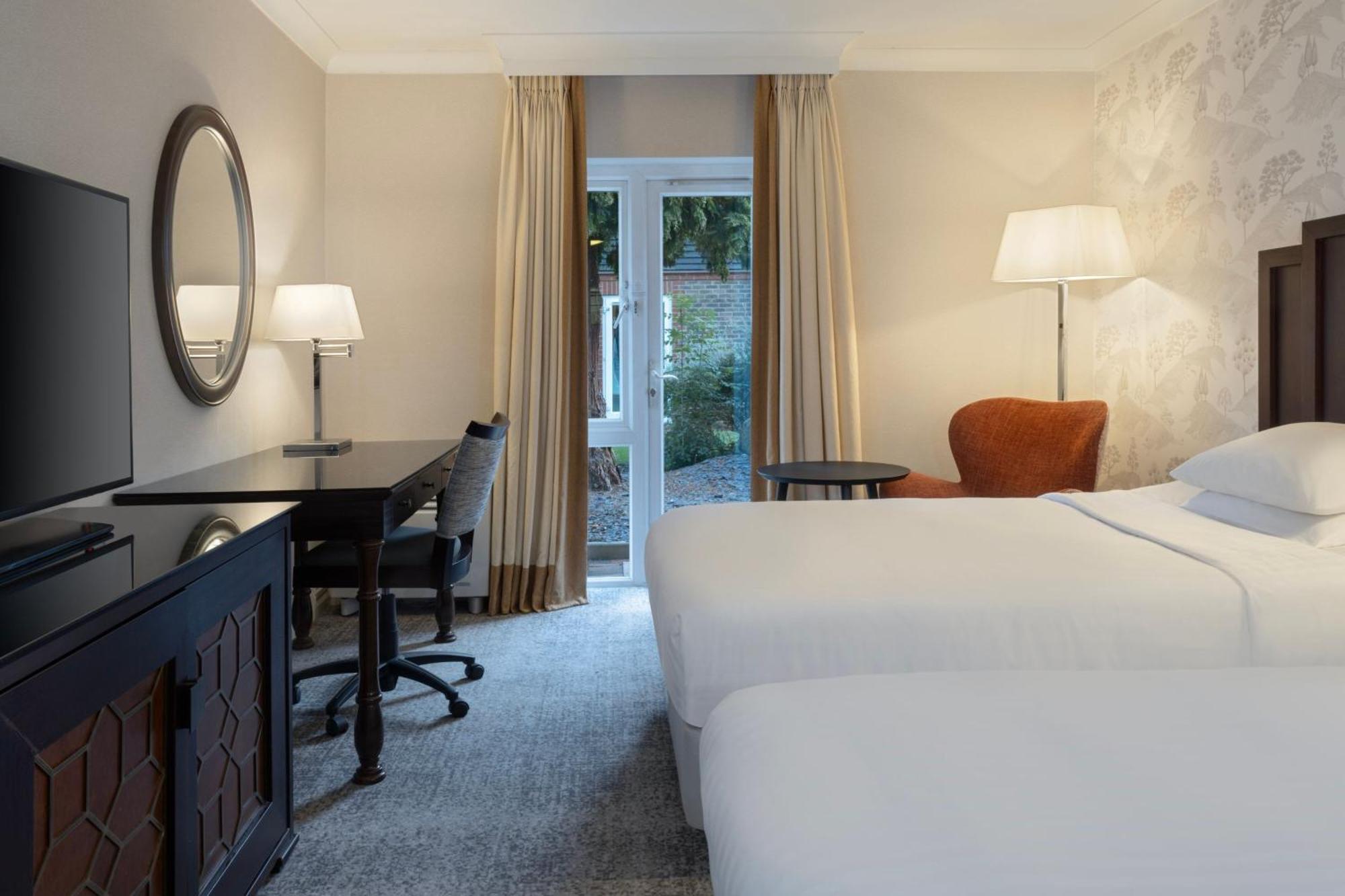 Delta Hotels By Marriott Tudor Park Country Club Мейдстон Экстерьер фото