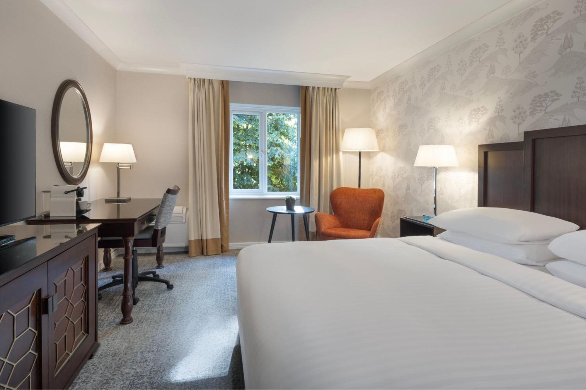 Delta Hotels By Marriott Tudor Park Country Club Мейдстон Экстерьер фото