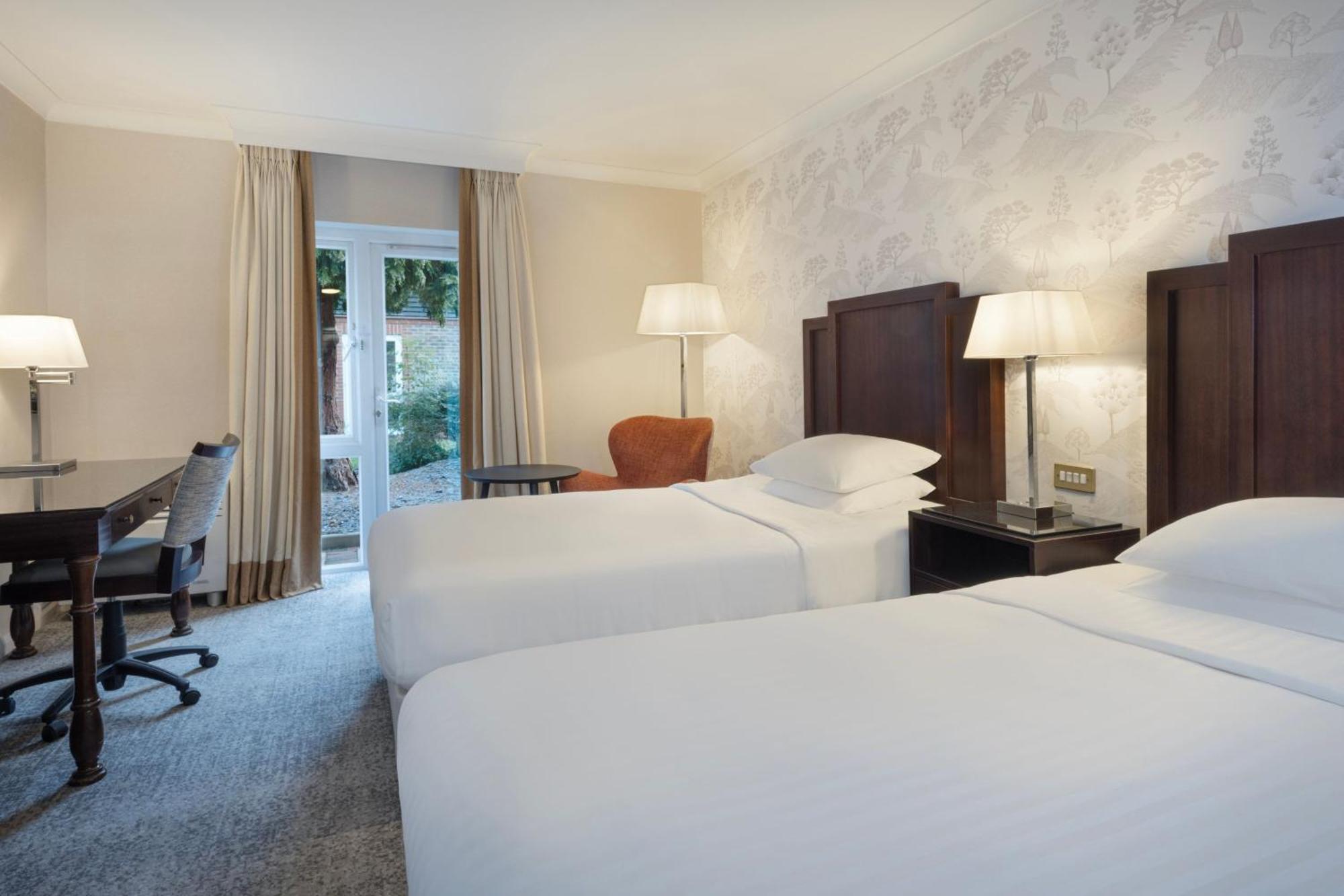 Delta Hotels By Marriott Tudor Park Country Club Мейдстон Экстерьер фото