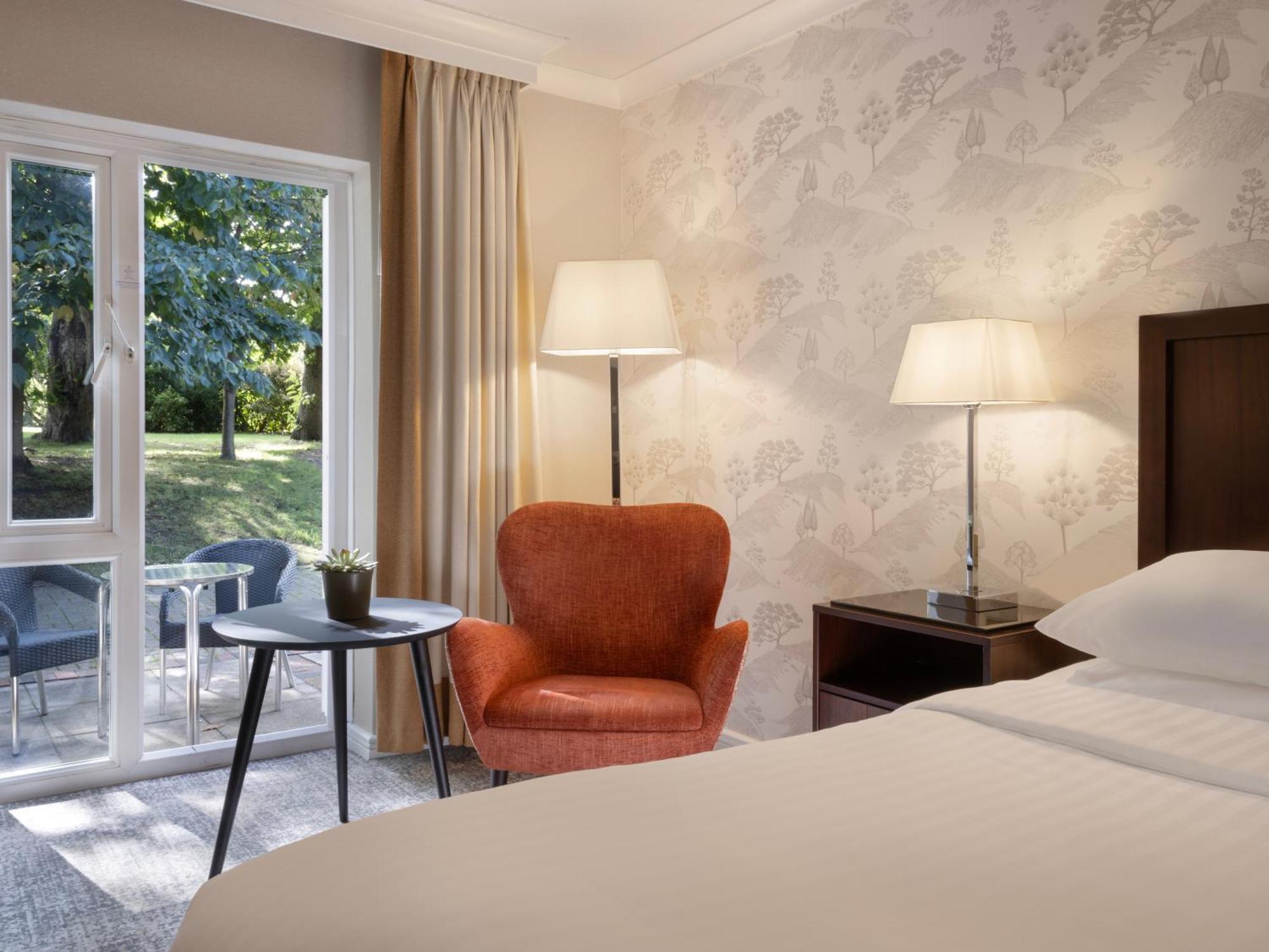 Delta Hotels By Marriott Tudor Park Country Club Мейдстон Экстерьер фото