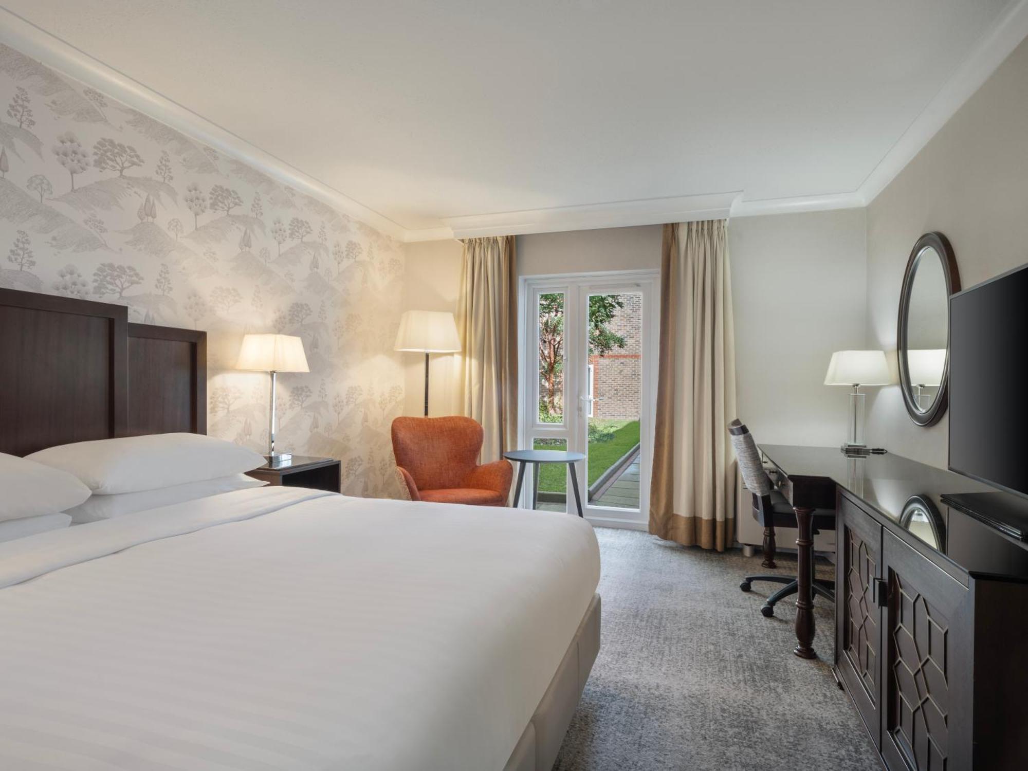 Delta Hotels By Marriott Tudor Park Country Club Мейдстон Экстерьер фото