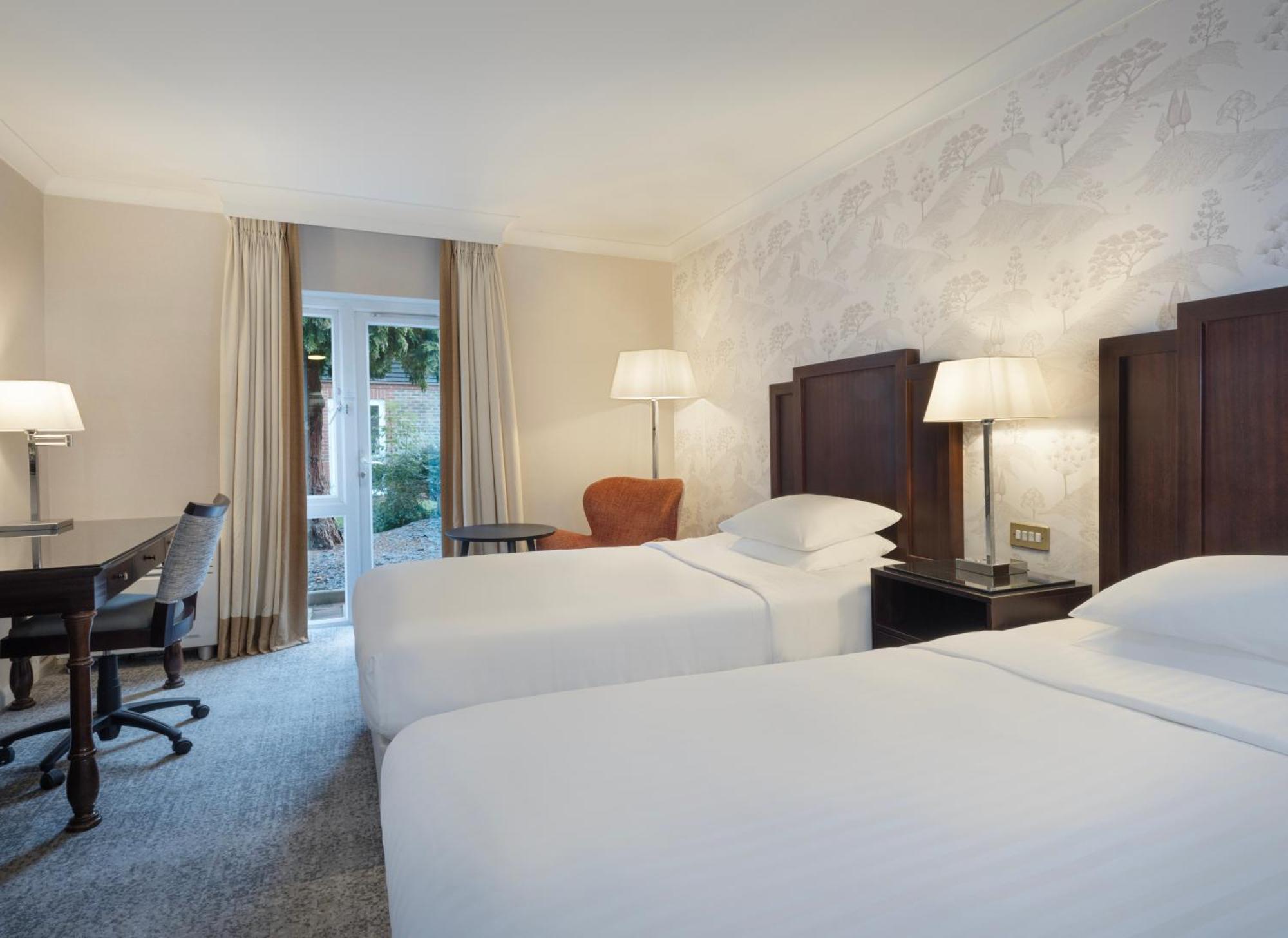 Delta Hotels By Marriott Tudor Park Country Club Мейдстон Экстерьер фото